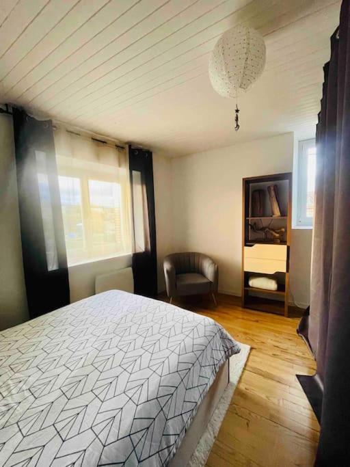 Agreable Maison De Village Avec Balcon Roiffieux 外观 照片
