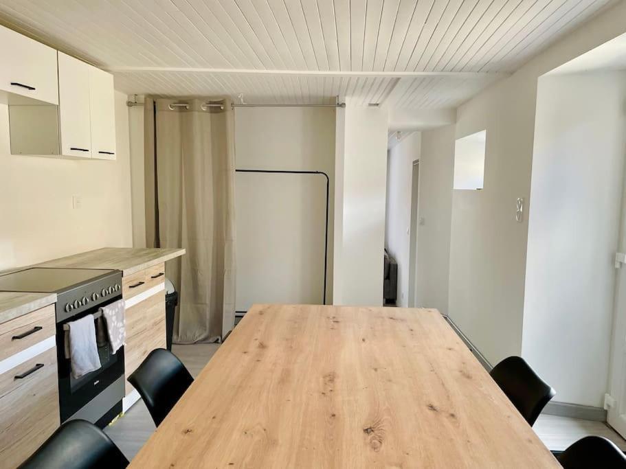 Agreable Maison De Village Avec Balcon Roiffieux 外观 照片